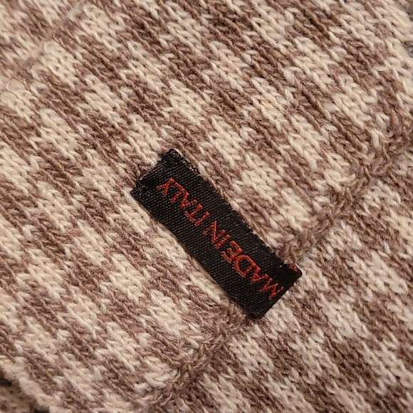 Curling Houndstooth Shawl ~ made in Italy Tan & Off White w/ grayish fringe - Picture 13 of 17